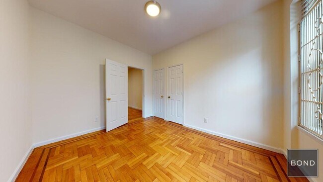 Foto del edificio - 228 E 36th St