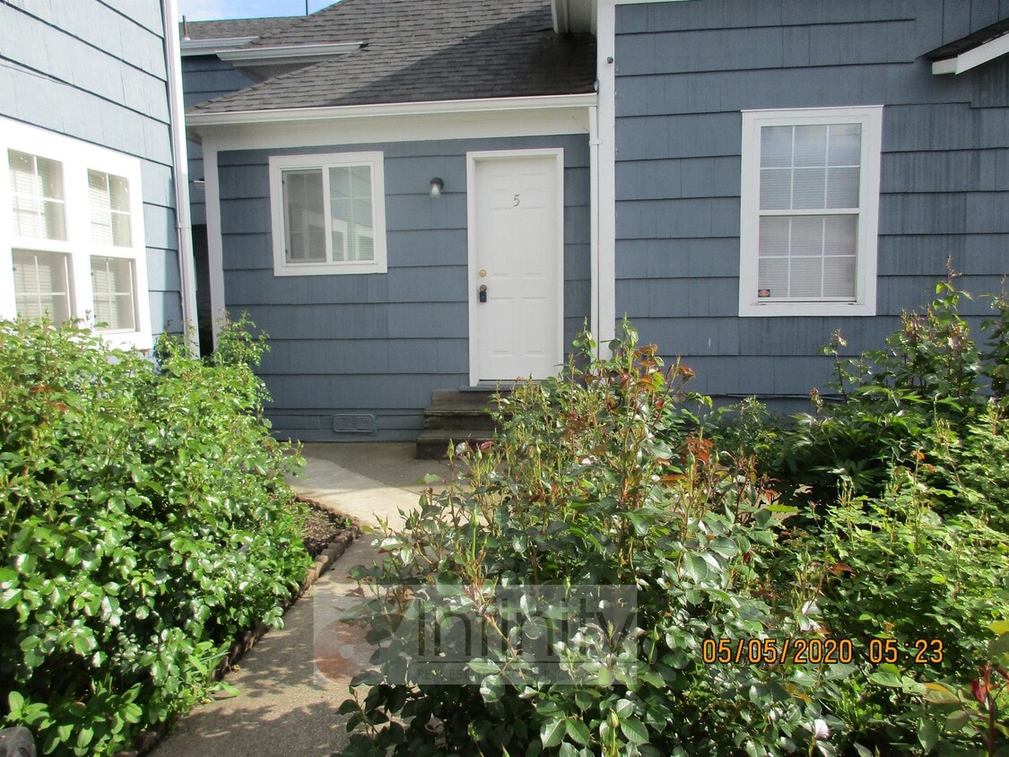 Primary Photo - 204 S Meridian St