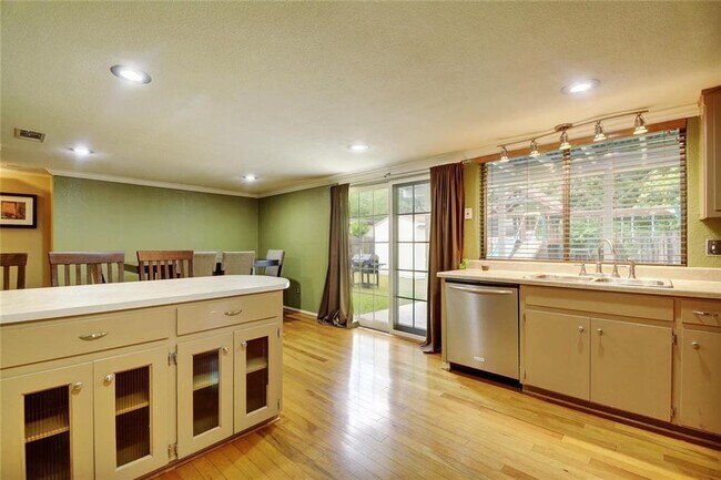 Foto del edificio - 8203 Beaver Brook Ln