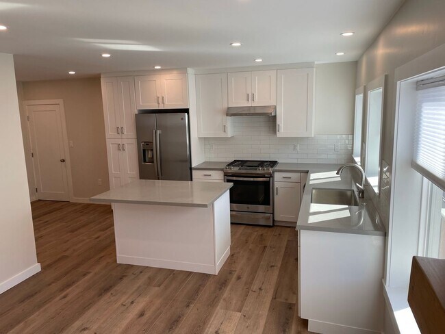 Foto del edificio - Completely Remodeled Home in San Carlos wi...