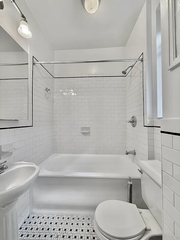 Building Photo - 305 W 45th St