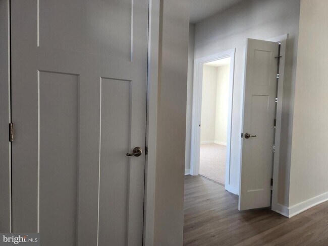 Foto del edificio - 327 Baker Dr