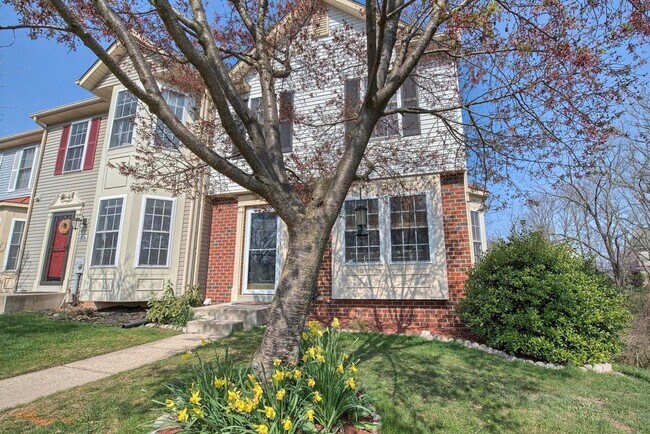 Foto del edificio - Extremely well maintained END UNIT townhouse in Ballenger creek available before the holidays!