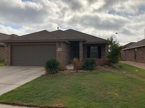 Building Photo - 10109 Valencia Ave