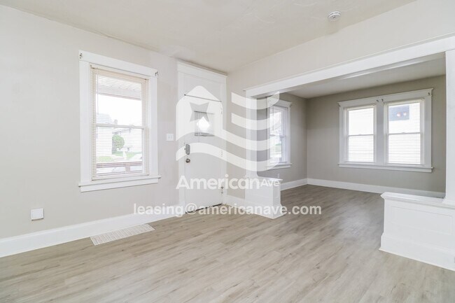 Foto del edificio - 4442 Bingham Ave