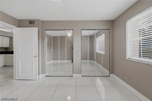 Building Photo - 1265 Wildwood Lakes Blvd