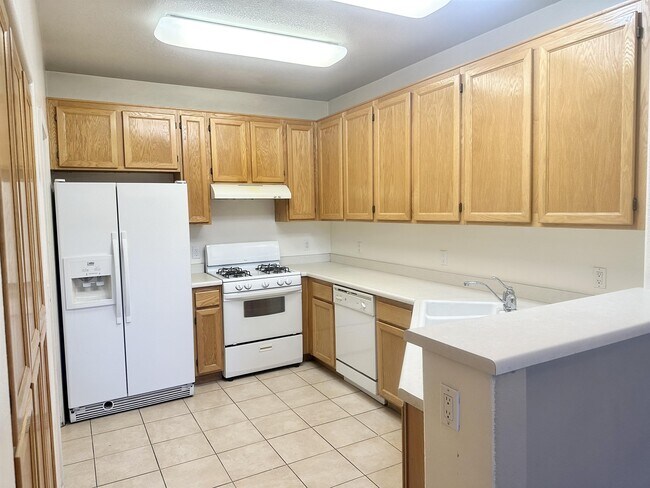 Building Photo - 1710 Paseo Aurora