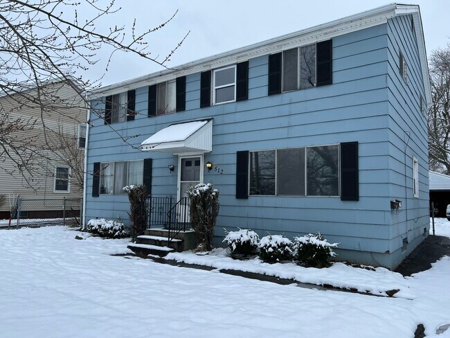 Foto del edificio - 512 Cayuga Rd
