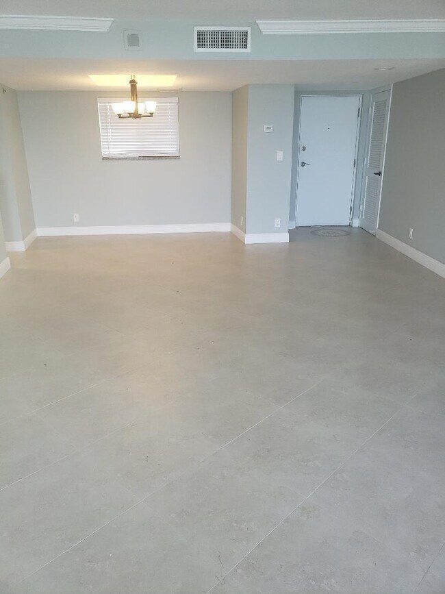 Foto del edificio - 200 Ocean Trail Way