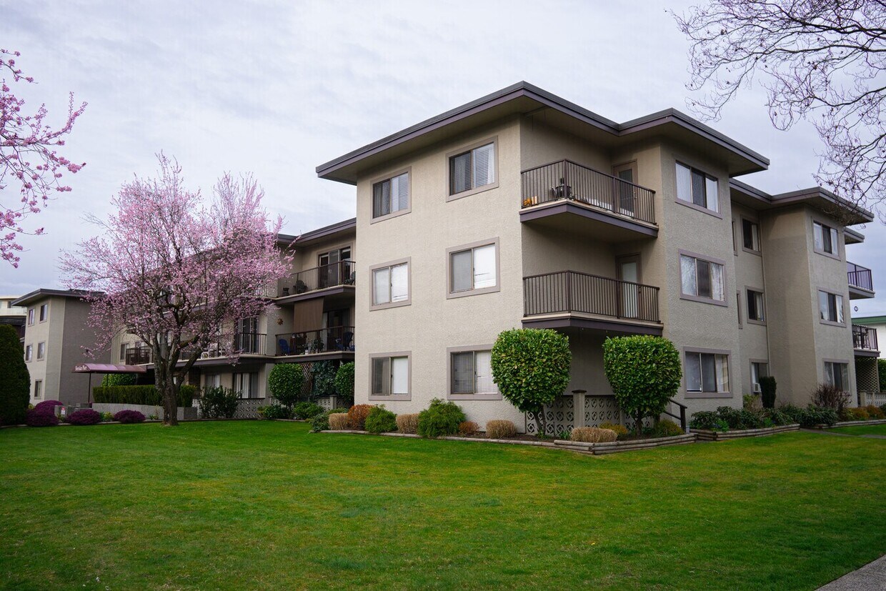 Building Photo - Sheridan Place