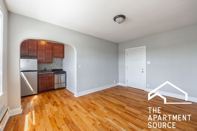 Building Photo - 4546 N Damen Ave