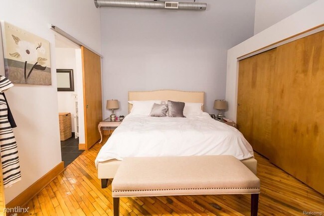 Building Photo - 2003 Brooklyn St