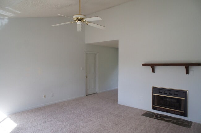 Foto del edificio - Nice 3 Bedroom Home in Horse creek Farms Subdivision