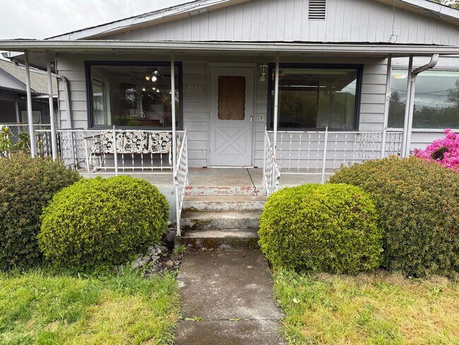 Foto del edificio - Huge 4 bedroom 2 bath house!