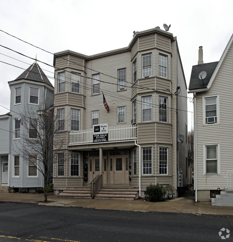 Building Photo - 705-707 S Main St