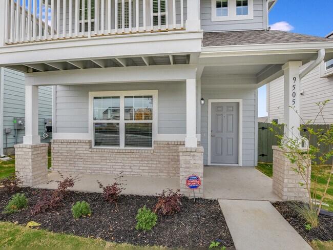 Building Photo - Contemporary 3 bed/2 bath home in the awar...