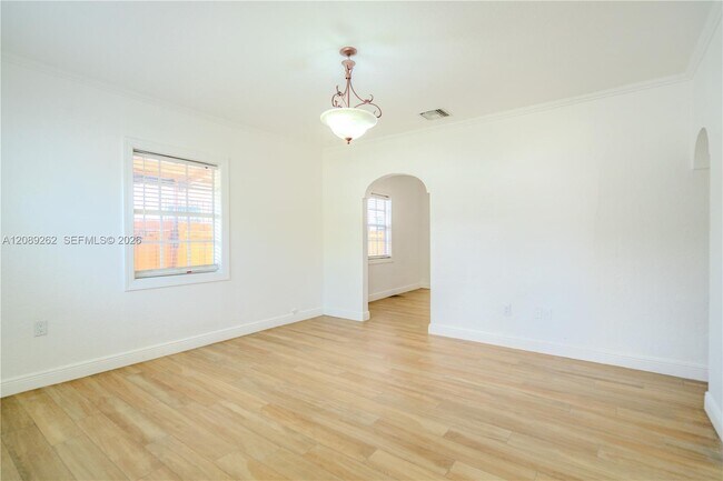 Building Photo - 27 SW 55th Avenue Rd