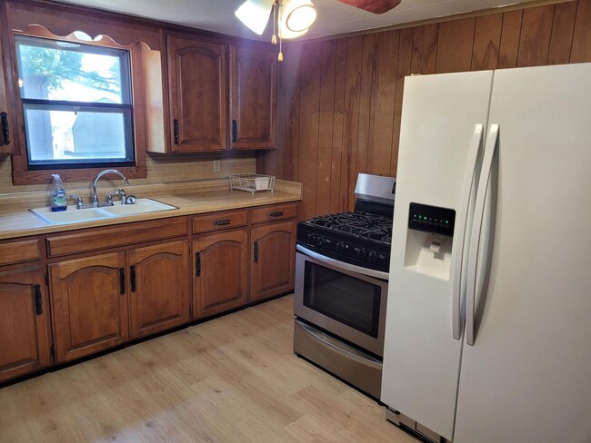 Foto del edificio - Charming 3 Bed 1 Bath House in Cameron