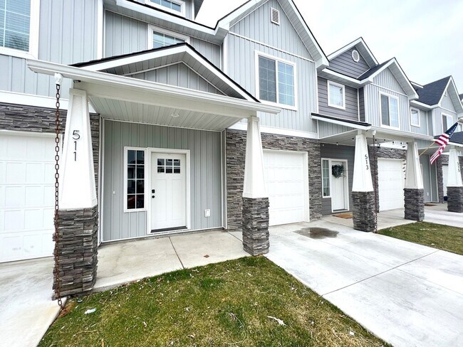 Building Photo - 525 N Trixie Ave