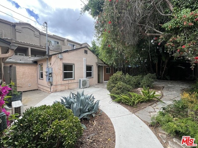 Building Photo - 2019 Cypress Ave.