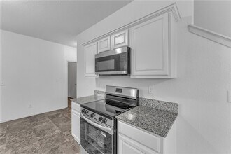 Building Photo - 4404 SW Gallatine Ave