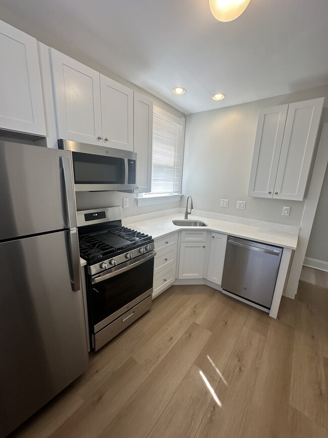 Kitchen - 2598 Madison Rd