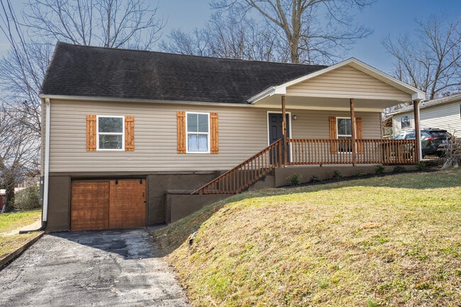 Building Photo - 3336 Parker Ln
