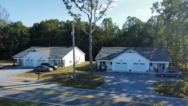 Building Photo - 144 N Coolwell Rd