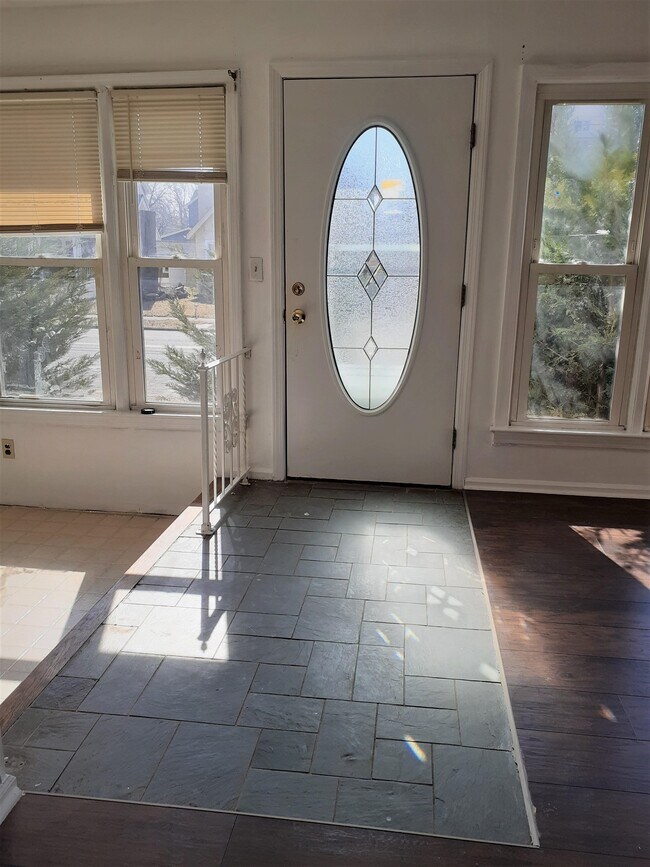 Foto del edificio - 108 Spring Valley Ave