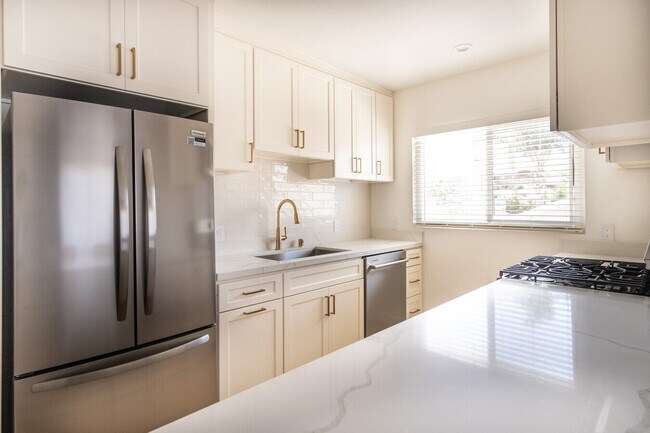 Foto del edificio - 221-223 N Burlington Ave