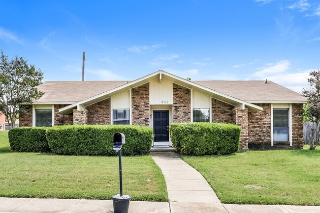 Building Photo - 902 Live Oak Dr
