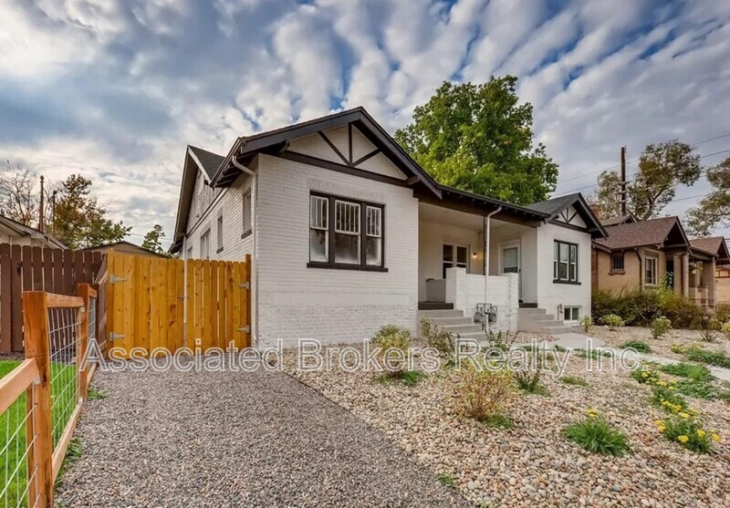 Primary Photo - 1385 Quitman St