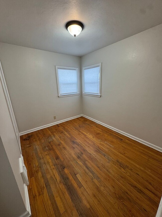 Building Photo - Main level house available for rent