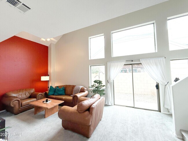 Building Photo - 2027 E University Dr