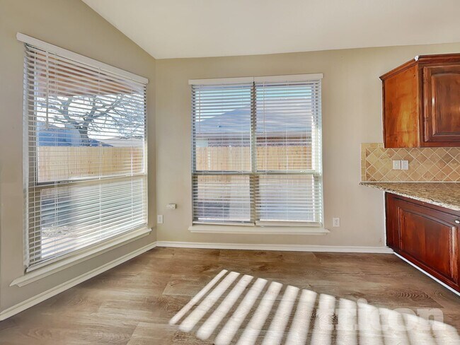 Foto del edificio - 2205 Kaitlyn Dr