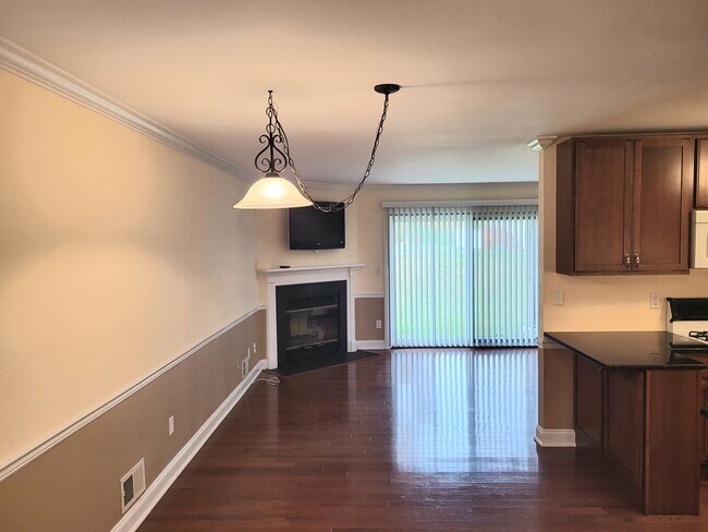 Foto del edificio - 1211 Spruce Hills Dr