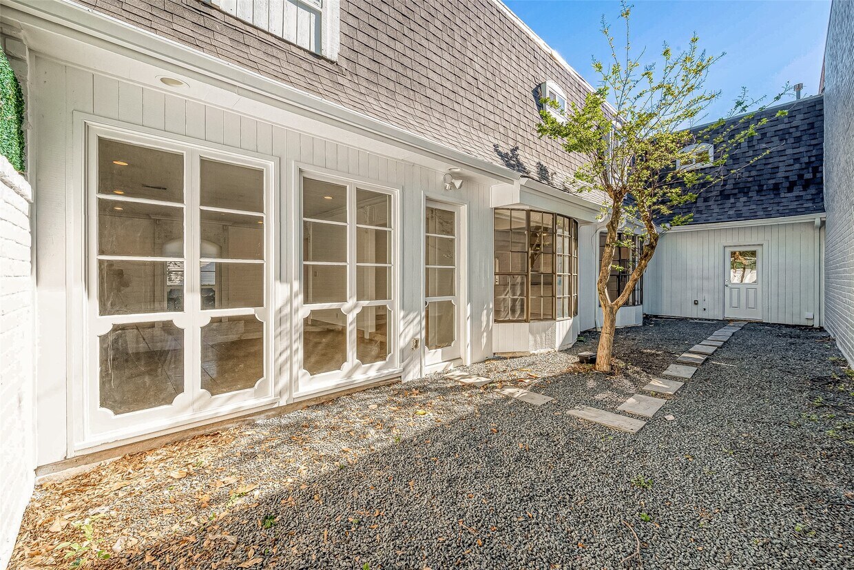 Building Photo - 161 Sage Rd