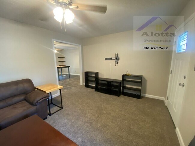 Building Photo - 5408 S Sumac Cir