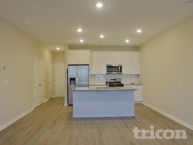 Building Photo - 14 Beautyberry St