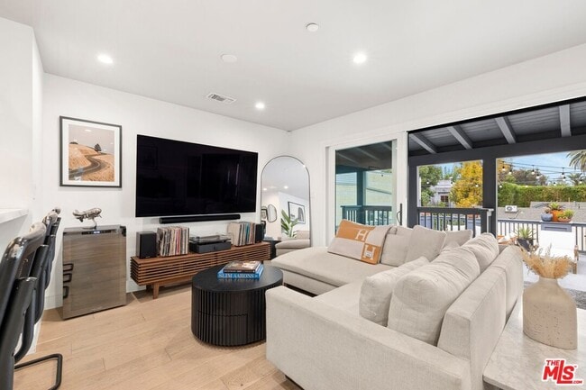 Foto del edificio - 637 Santa Clara Ave