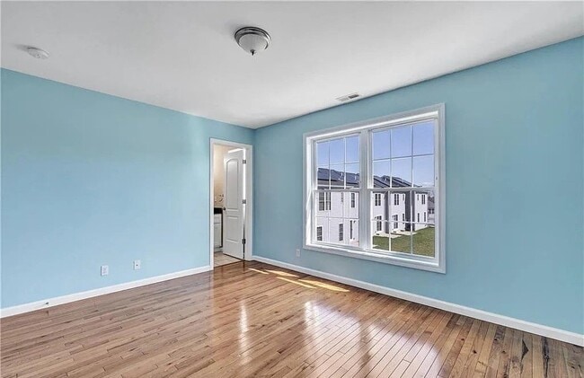 Building Photo - 800 Seaview Ave