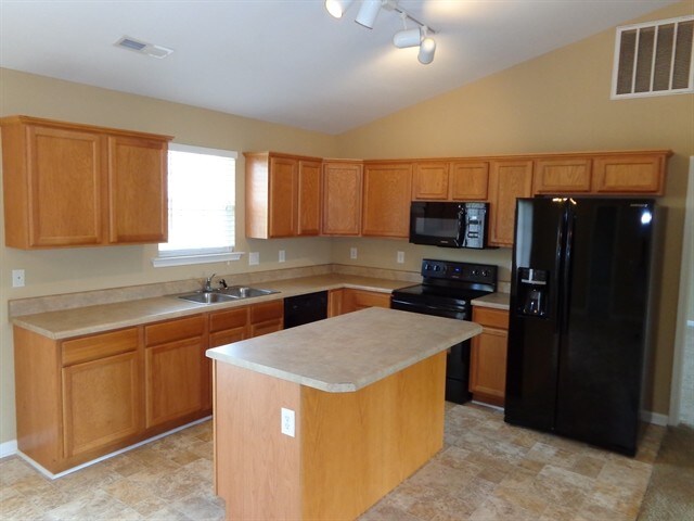 Building Photo - 102 Parkgate Ct