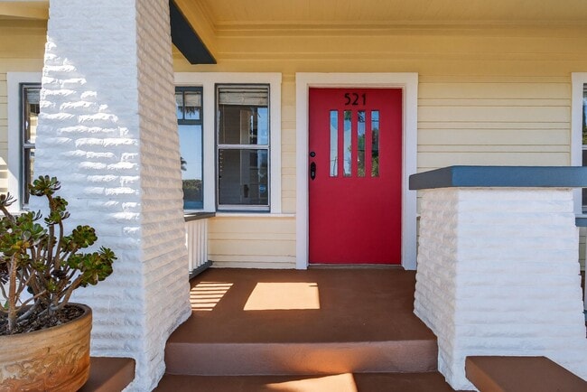 Building Photo - 521 Olive Ave