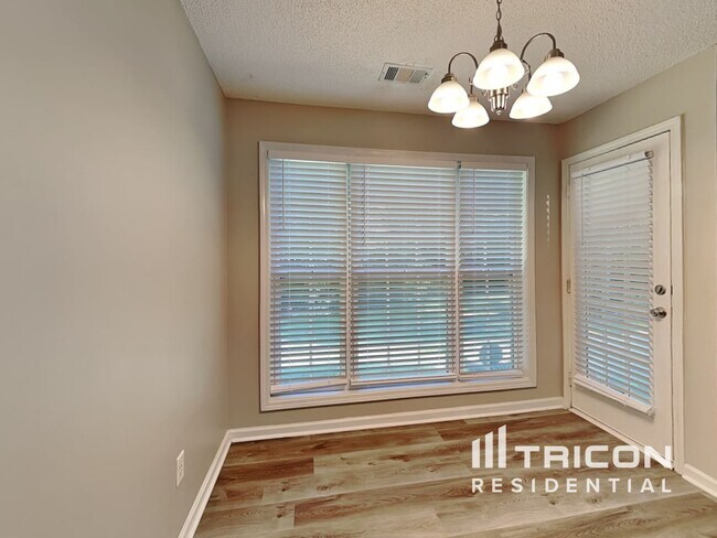 Foto del edificio - 4108 Lake Summit Ct