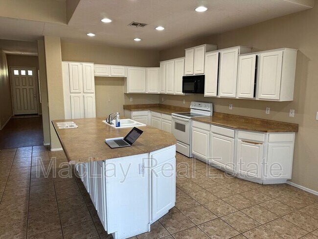 Building Photo - 2441 E Binner Dr