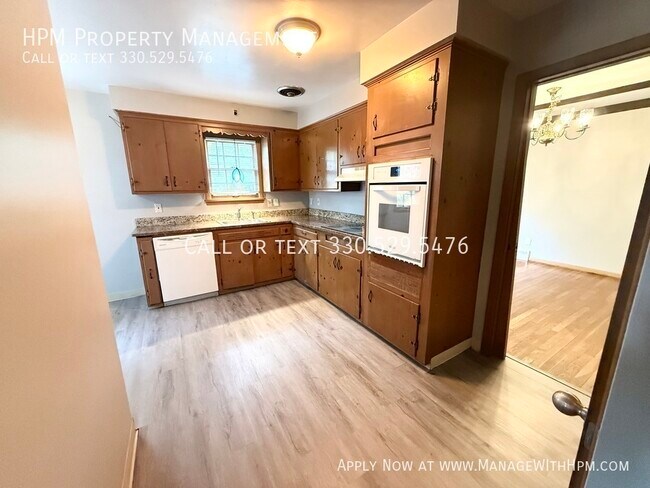 Foto del edificio - 2463 Derbyshire Rd