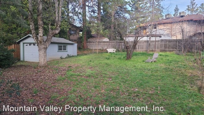 Building Photo - 2 br, 1 bath House - 130 E Empire Court