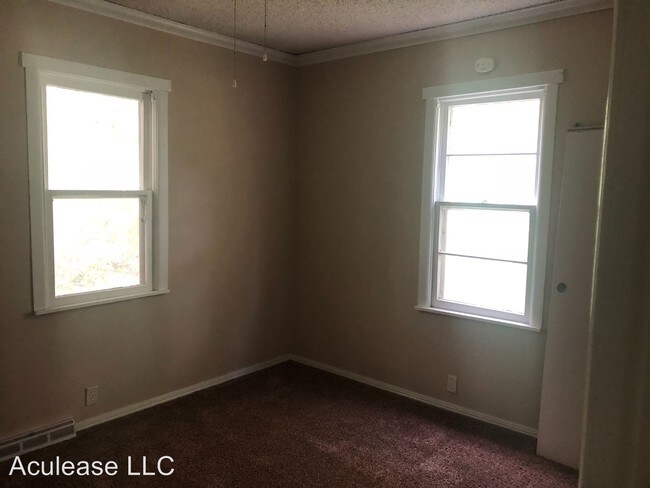 Building Photo - 4 br, 1 bath House - 618 SE 5th