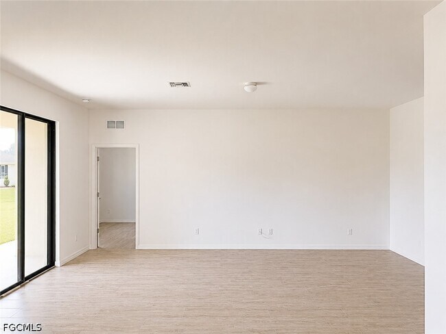 Foto del edificio - 705 SW 23rd Terrace