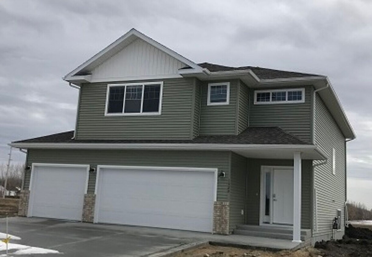 1520 75th Ave S, Fargo, ND 58104 House Rental in Fargo, ND